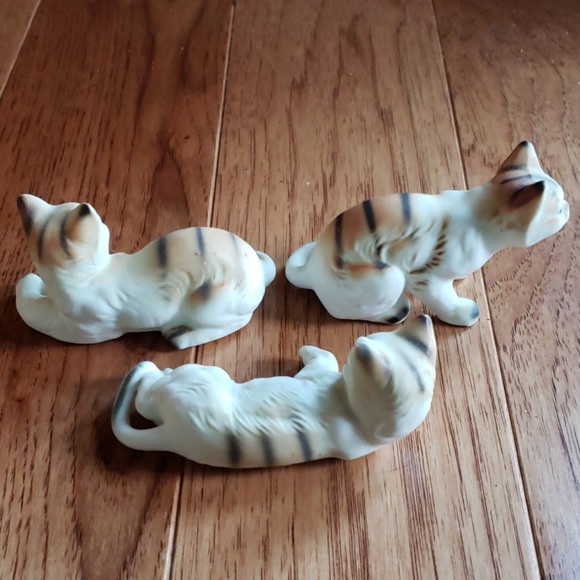 Set of Three Cat Figurines - Picture 5 of 8